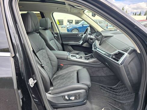 Used 2024 BMW X7 xDrive40i AWD/4WD image 11