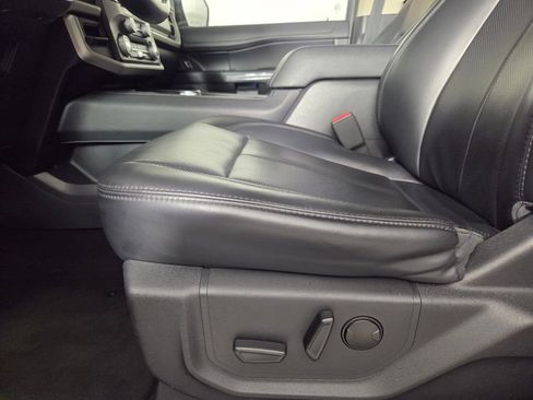 Used 2023 Ford Expedition Max XLT image 12