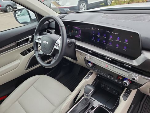 Certified 2025 Kia Telluride S image 8