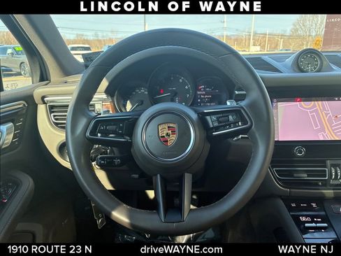 Used 2022 Porsche Macan AWD/4WD image 24
