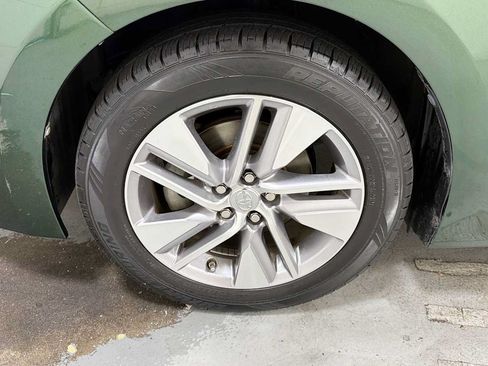 Used 2014 Toyota Corolla LE FWD image 10