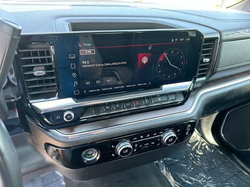 Used 2024 GMC Sierra 1500 SLT AWD/4WD image 16
