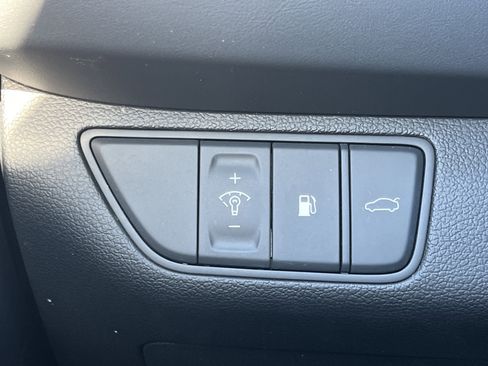 Used 2026 Genesis G70 2.5T image 12