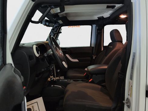 Used 2017 Jeep Wrangler Unlimited Sahara image 8