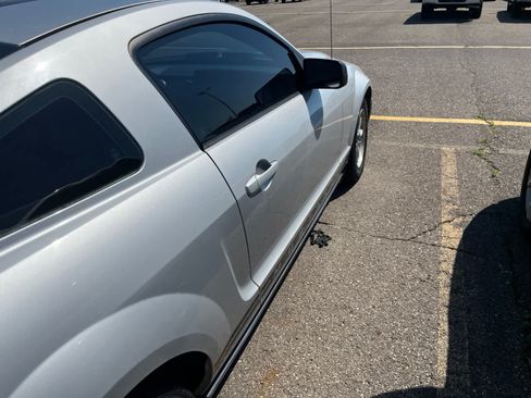 Used 2006 Ford Mustang Coupe RWD image 16