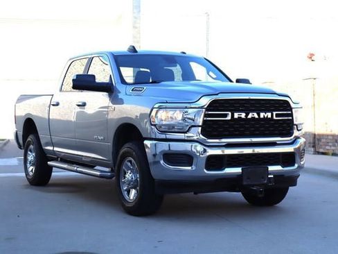 Used 2022 RAM 2500 Big Horn AWD/4WD image 2