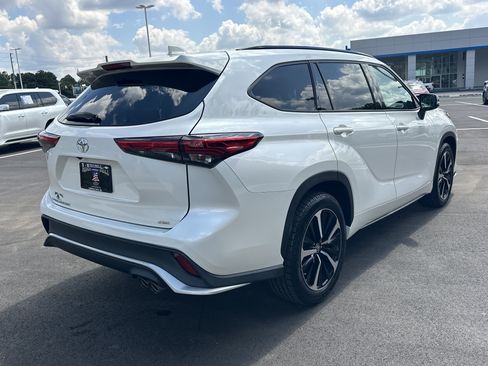 Used 2021 Toyota Highlander XSE FWD image 8