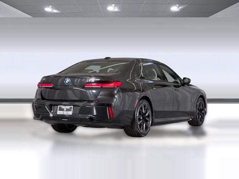 Used 2026 BMW i7 eDrive50 w/ M Sport Package RWD image 9