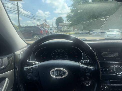 Used 2014 Kia Cadenza Premium w/ Luxury Package FWD image 24