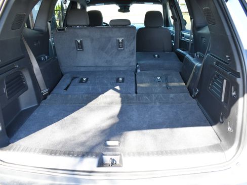 Used 2025 GMC Acadia Elevation FWD image 8