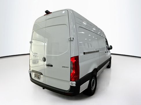 Used 2025 Mercedes-Benz Sprinter 2500 image 8