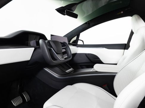 Used 2022 Tesla Model X Plaid image 14