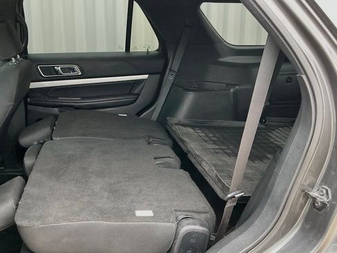 Used 2016 Ford Explorer XLT image 17
