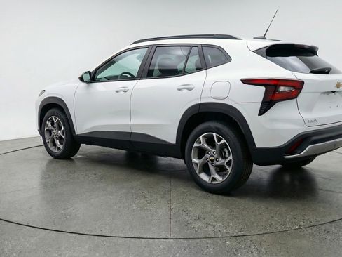 Used 2025 Chevrolet Trax LT w/ LT Convenience Package FWD image 6