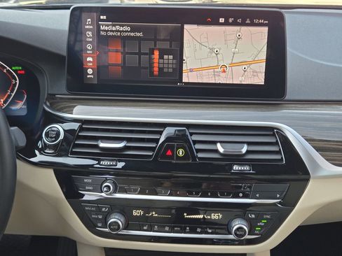 Used 2021 BMW 530i w/ Premium Package image 13