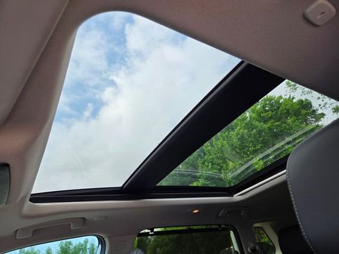 Used 2024 Nissan Rogue Platinum w/ Platinum Premium Package FWD image 6