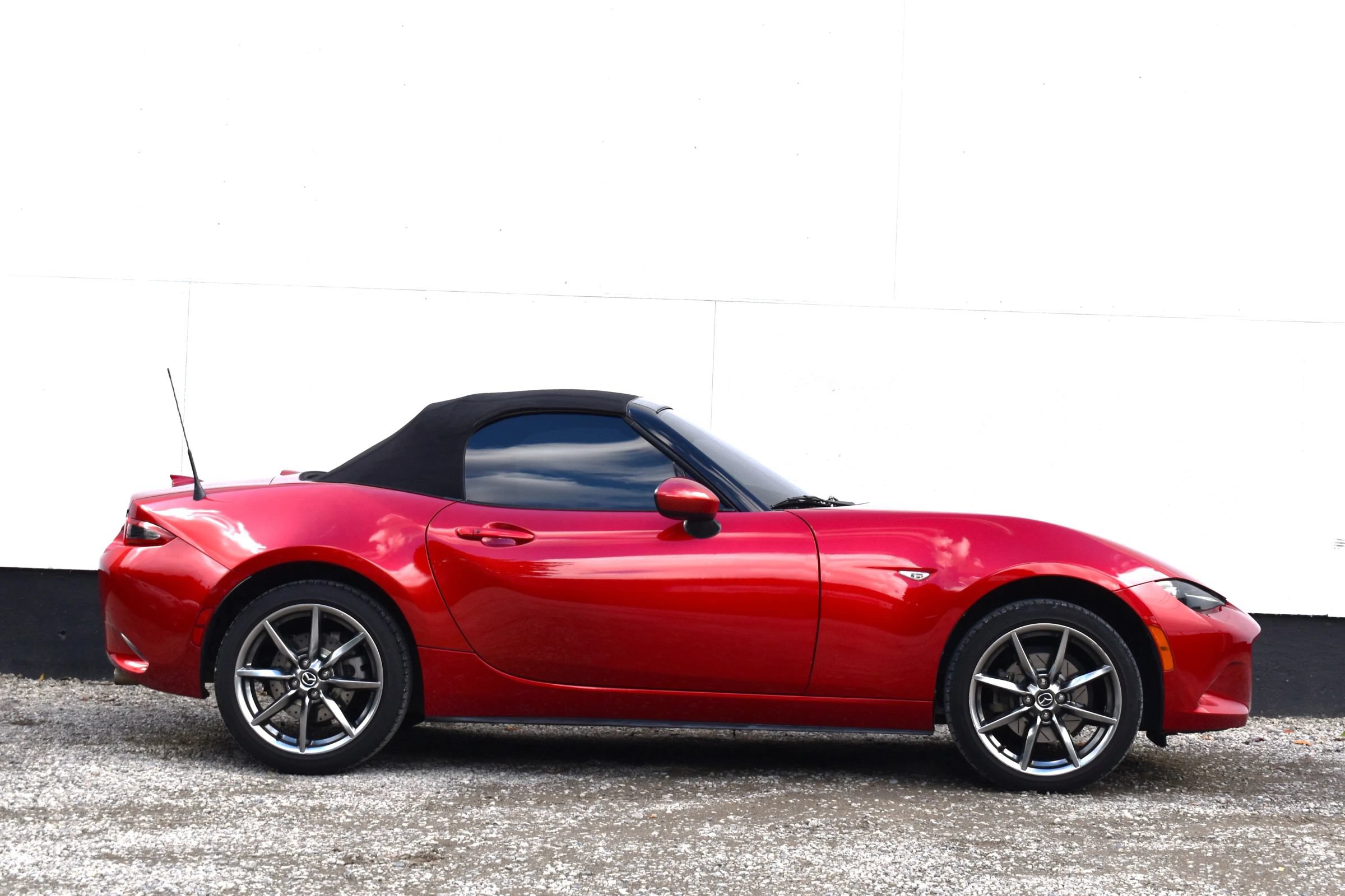 Used 2016 MAZDA MX-5 Miata Grand Touring RWD image 10