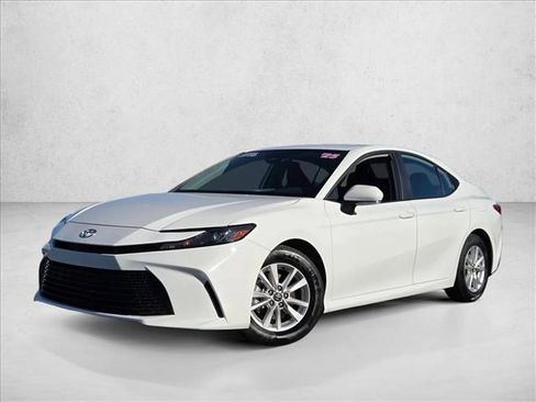 Used 2025 Toyota Camry LE image 1