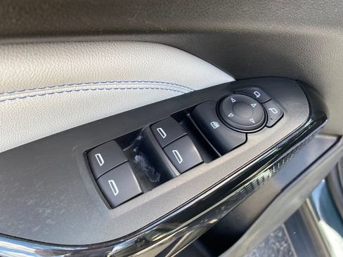 Certified 2025 Chevrolet Trax LT FWD image 17