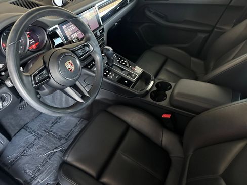 Used 2024 Porsche Macan image 4