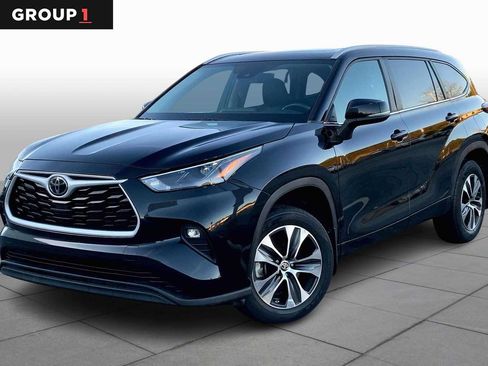 Used 2024 Toyota Highlander XLE image 1