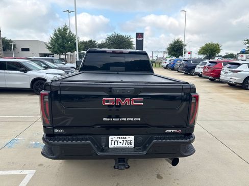 Used 2024 GMC Sierra 2500 AT4 w/ AT4 Premium Plus Package AWD/4WD image 4
