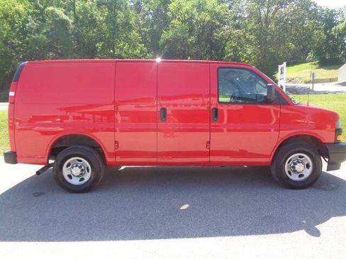 Used 2024 Chevrolet Express 2500 w/ Driver Convenience Package RWD image 7