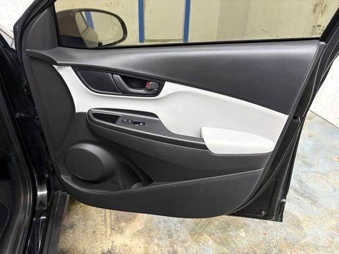 Used 2022 Hyundai Kona SEL w/ Cargo Package image 16