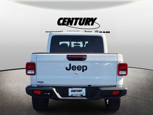 Used 2024 Jeep Gladiator Sport image 5