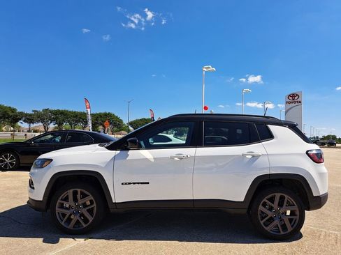 Used 2026 Jeep Compass Limited AWD/4WD image 8
