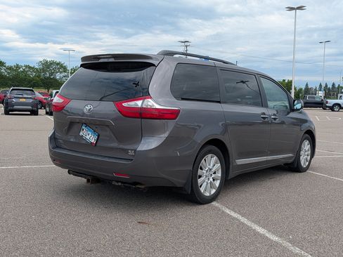 Used 2015 Toyota Sienna XLE AWD/4WD image 4
