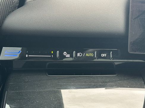 Used 2024 BMW 530i w/ M Sport Package image 41