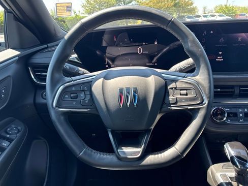 Used 2024 Buick Envista Sport Touring w/ Convenience I Package FWD image 24