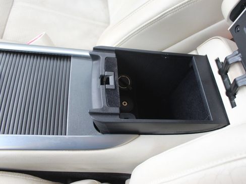 Used 2010 Lincoln MKS FWD image 31
