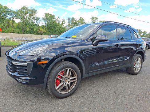 Used 2015 Porsche Cayenne Turbo AWD/4WD image 2