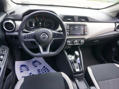 Used 2020 Nissan Versa SV FWD image 5