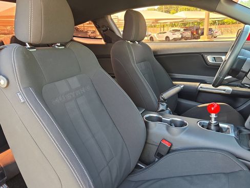 Used 2018 Ford Mustang GT RWD image 28