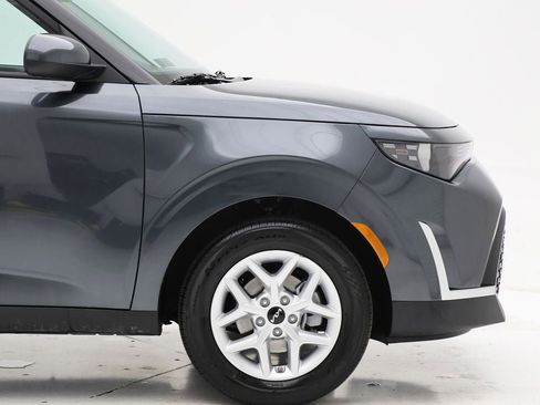 Used 2025 Kia Soul LX FWD image 4