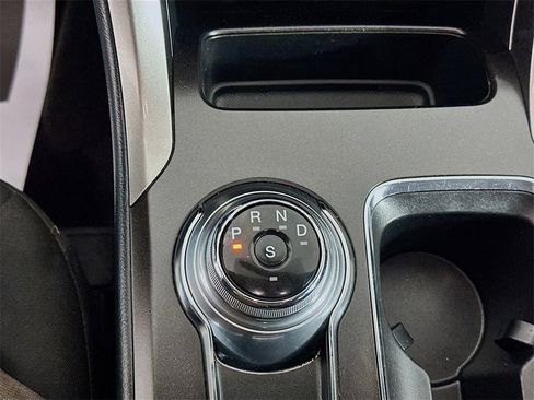 Used 2018 Ford Fusion SE w/ Fusion SE Technology Package image 16