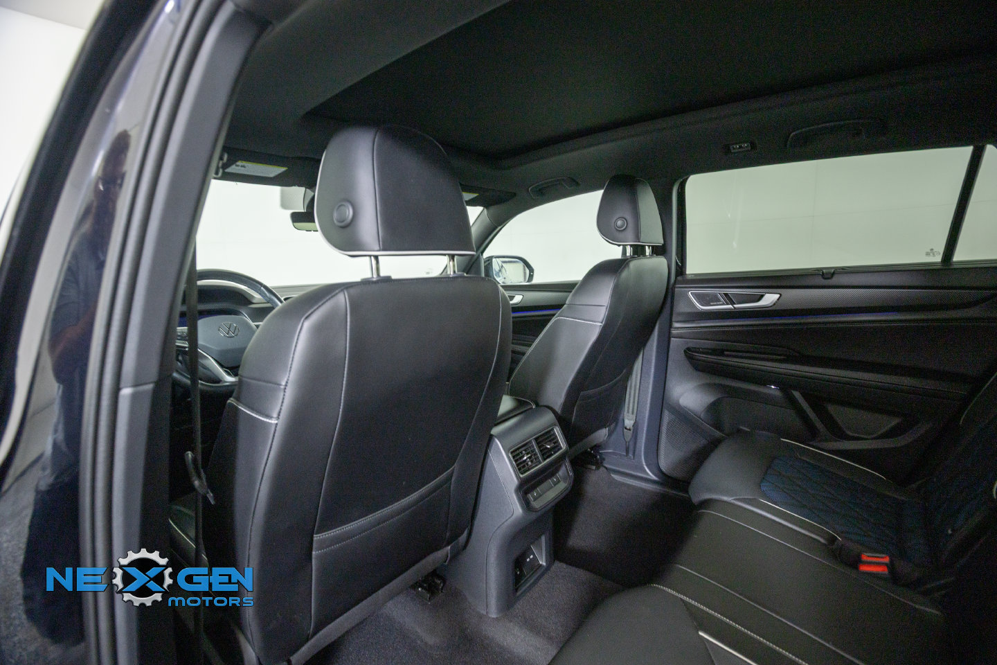 Used 2024 Volkswagen Atlas Cross Sport SEL Premium R-Line AWD/4WD image 28