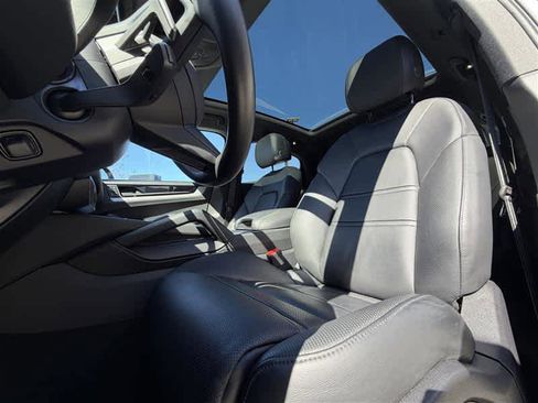 Used 2024 Porsche Cayenne Coupe image 7