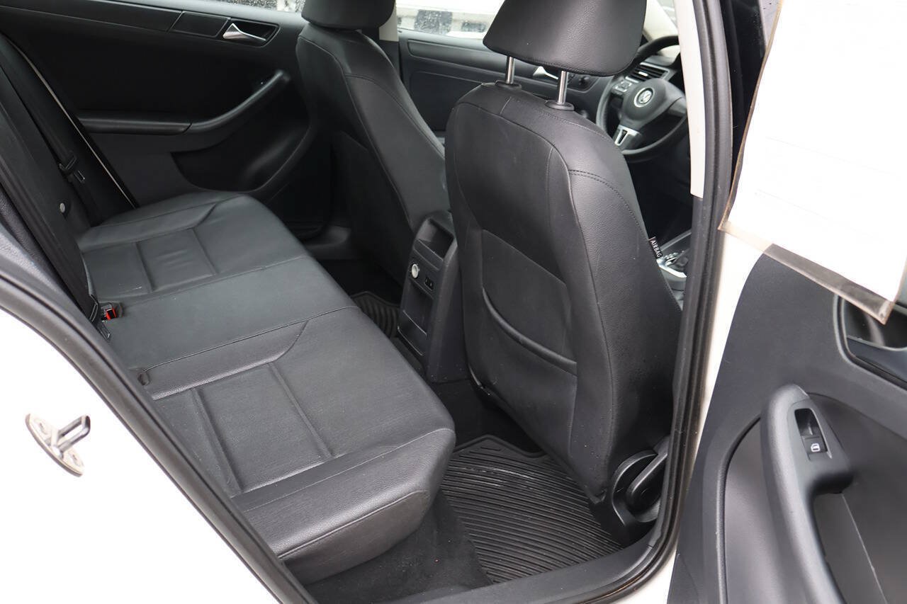 Used 2011 Volkswagen Jetta SE FWD image 20