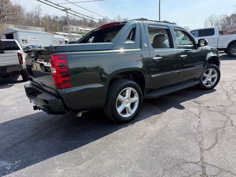 Used 2013 Chevrolet Avalanche LTZ image 11