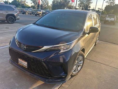 Used 2022 Toyota Sienna XSE w/ XSE Plus Package AWD/4WD image 1
