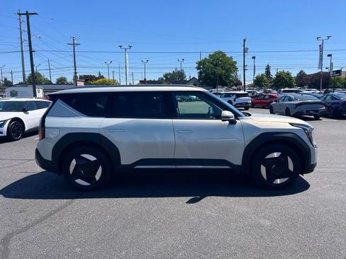 Certified 2024 Kia EV9 Wind AWD/4WD image 6