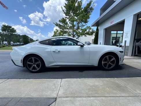 Used 2025 Ford Mustang Coupe RWD image 6