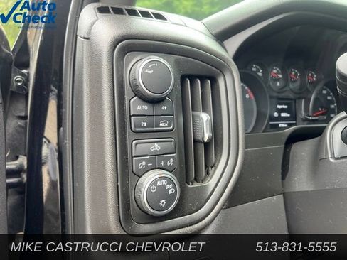 Used 2019 Chevrolet Silverado 1500 Custom w/ Custom Value Package AWD/4WD image 8