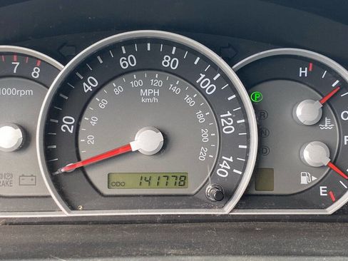 Used 2008 Kia Sorento 2WD image 16