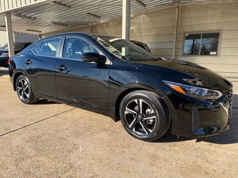 Used 2025 Nissan Sentra SV FWD image 2