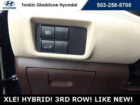 Used 2022 Toyota Highlander XLE image 11
